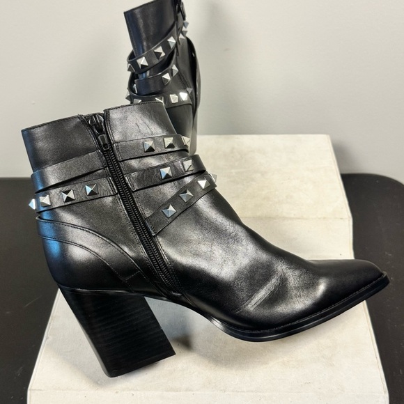 Steve Madden Cala Black leather boots for women, size 7.5
NWOT - Picture 8 of 12
